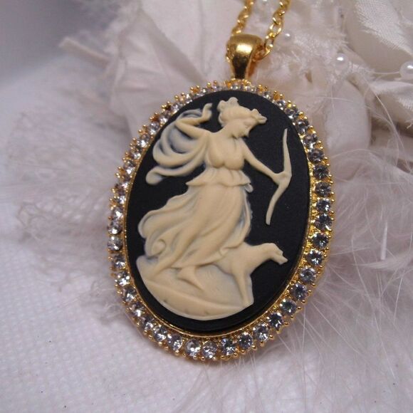 GOLD Artemis Aphrodite Renaissance Locket Pendant - Picture 1 of 4